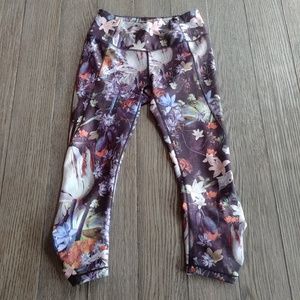 Calia by Carrie Underwood floral cropped leggings